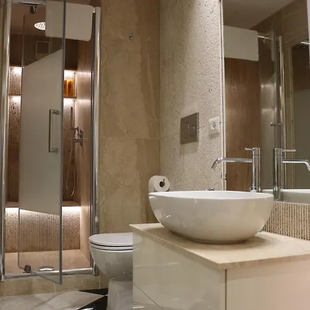 Trevi Fountain Luxury Flat Apartment