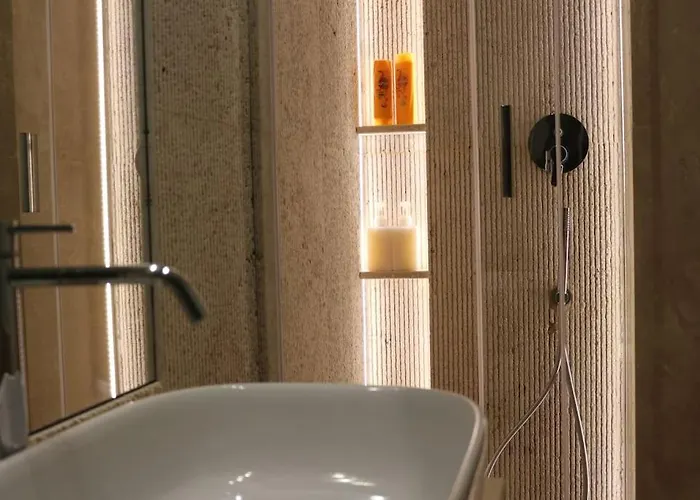 Trevi Fountain Luxury Flat