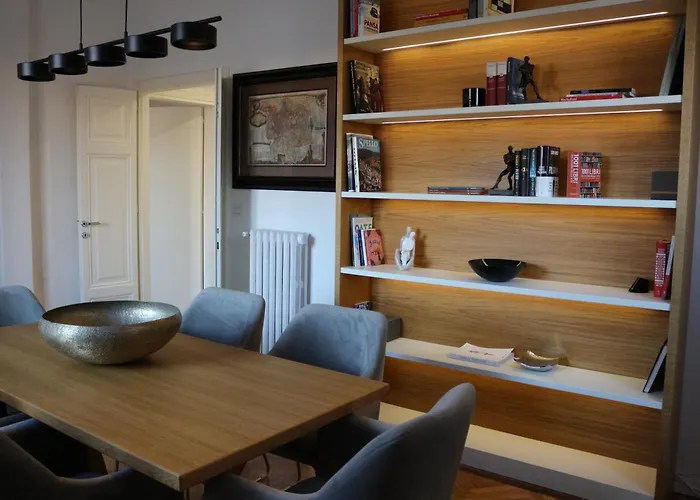 Trevi Fountain Luxury Flat