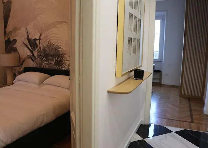 Trevi Fountain Luxury Flat