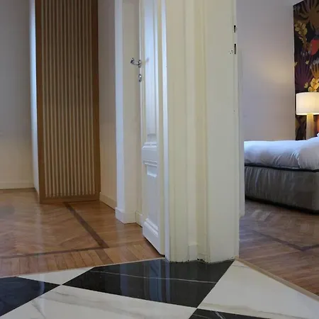 Trevi Fountain Luxury Flat *
