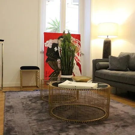 Trevi Fountain Luxury Flat Apartman *