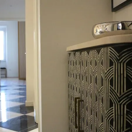 Trevi Fountain Luxury Flat